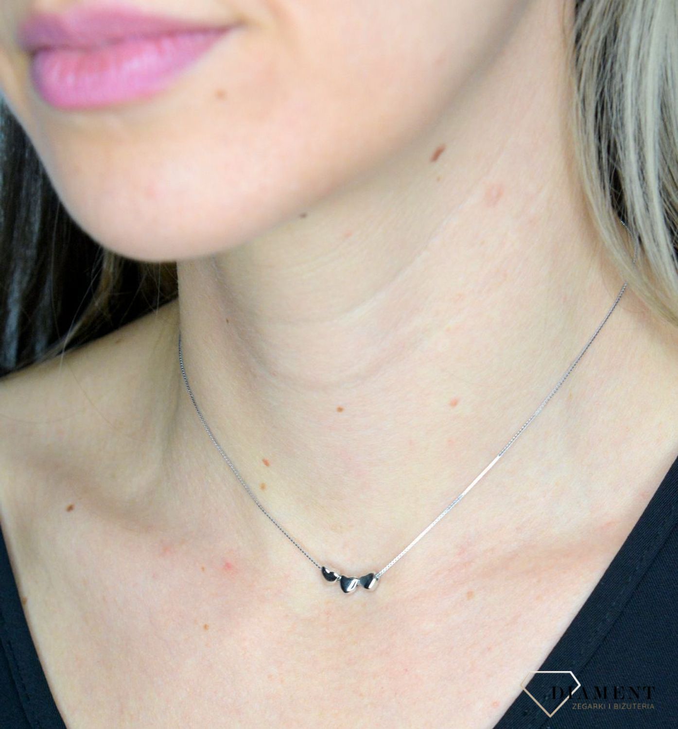 Naszyjnik damski srebrny 925 z serduszkami Armonica Nomination 241305 004.png